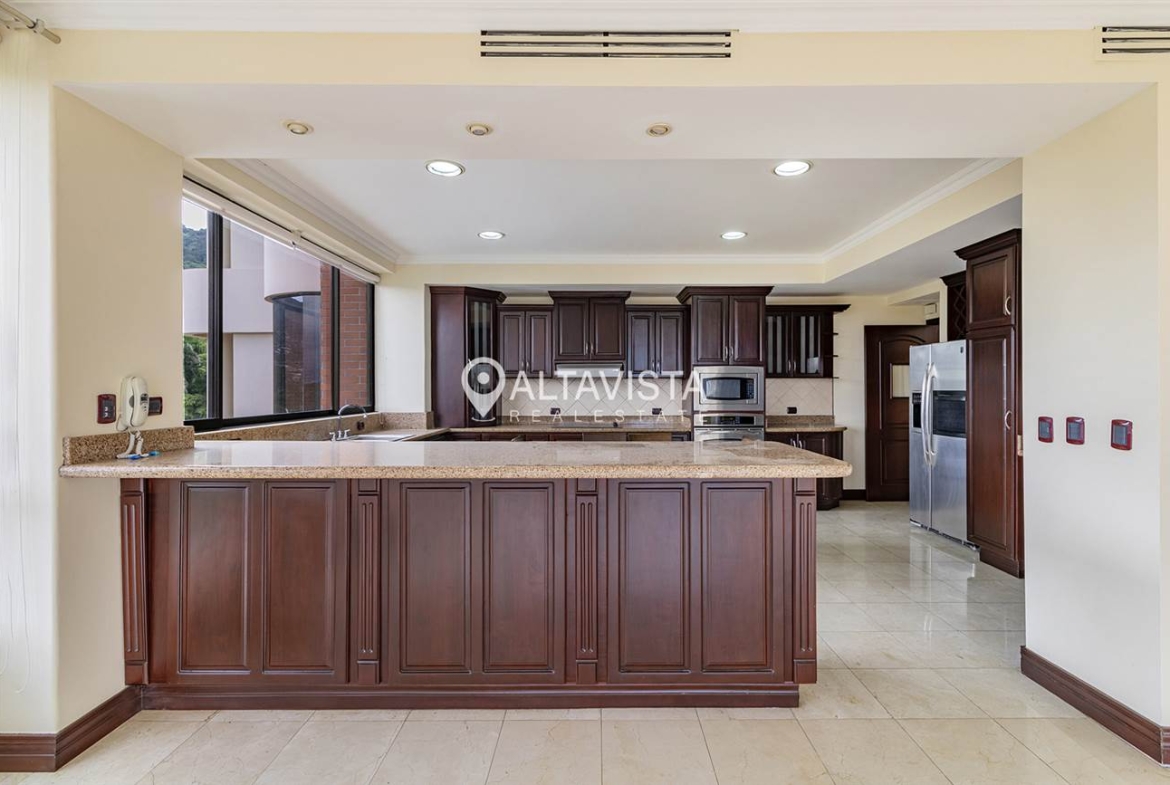 Apartamento en condominio Portofino Escazu