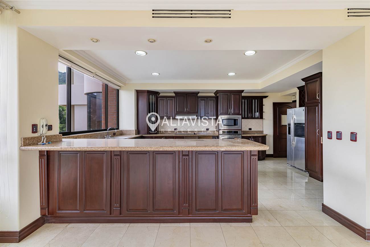 Apartamento en condominio Portofino Escazu