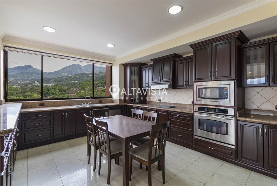 Apartamento en condominio Portofino Escazu