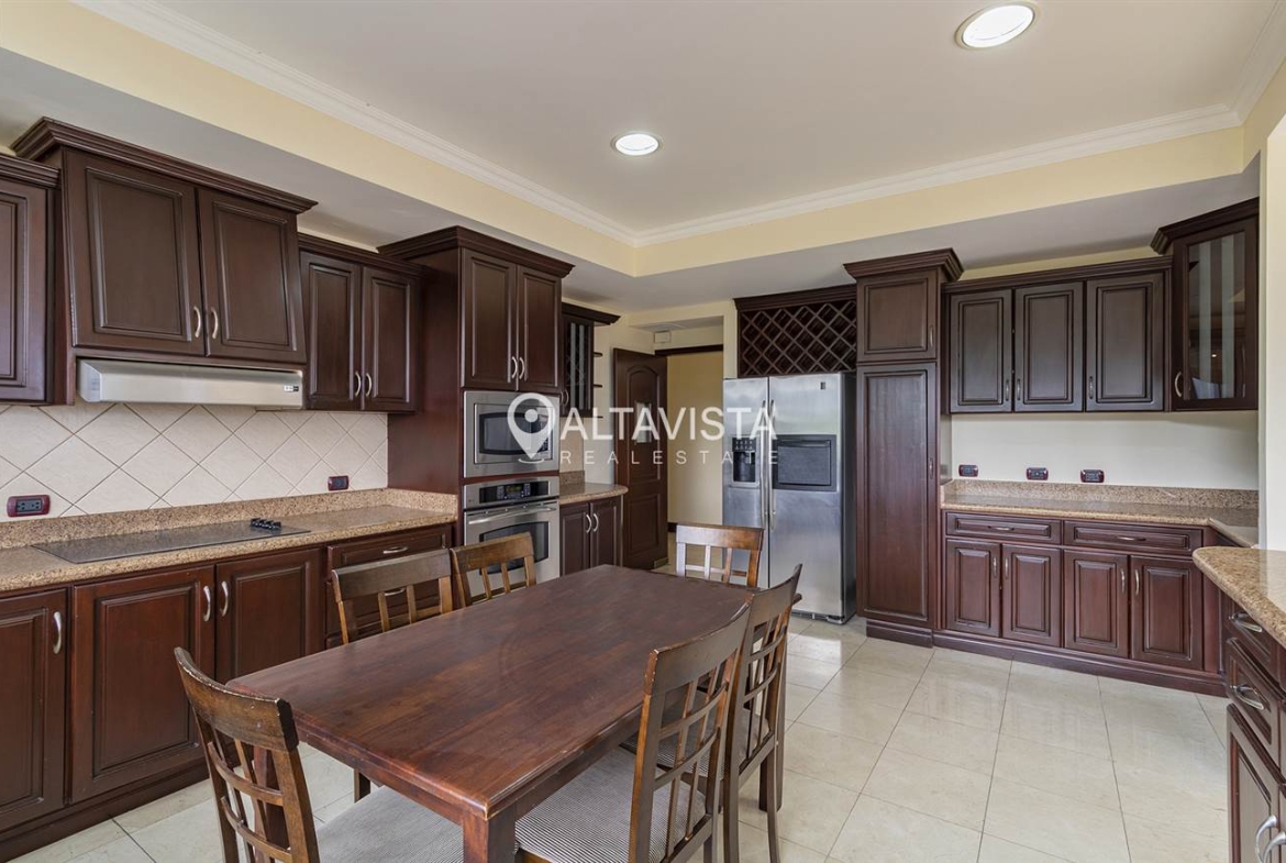 Apartamento en condominio Portofino Escazu