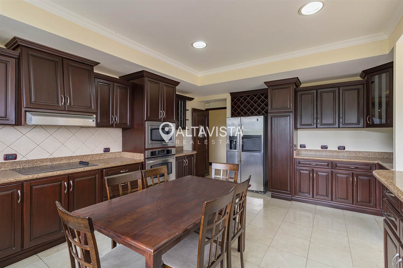 Apartamento en condominio Portofino Escazu