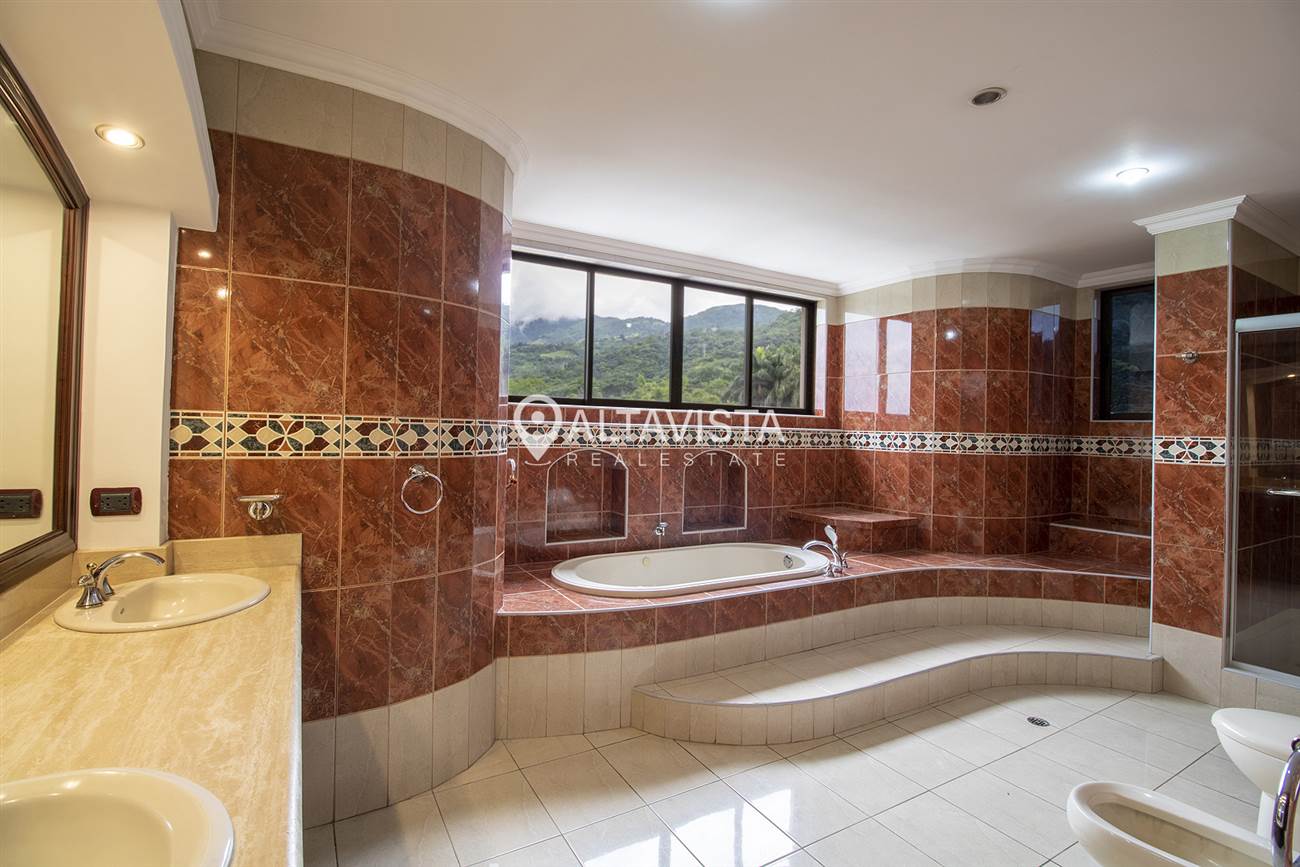 Apartamento en condominio Portofino Escazu