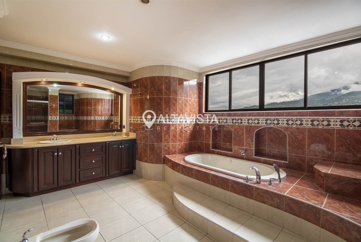 Apartamento en condominio Portofino Escazu