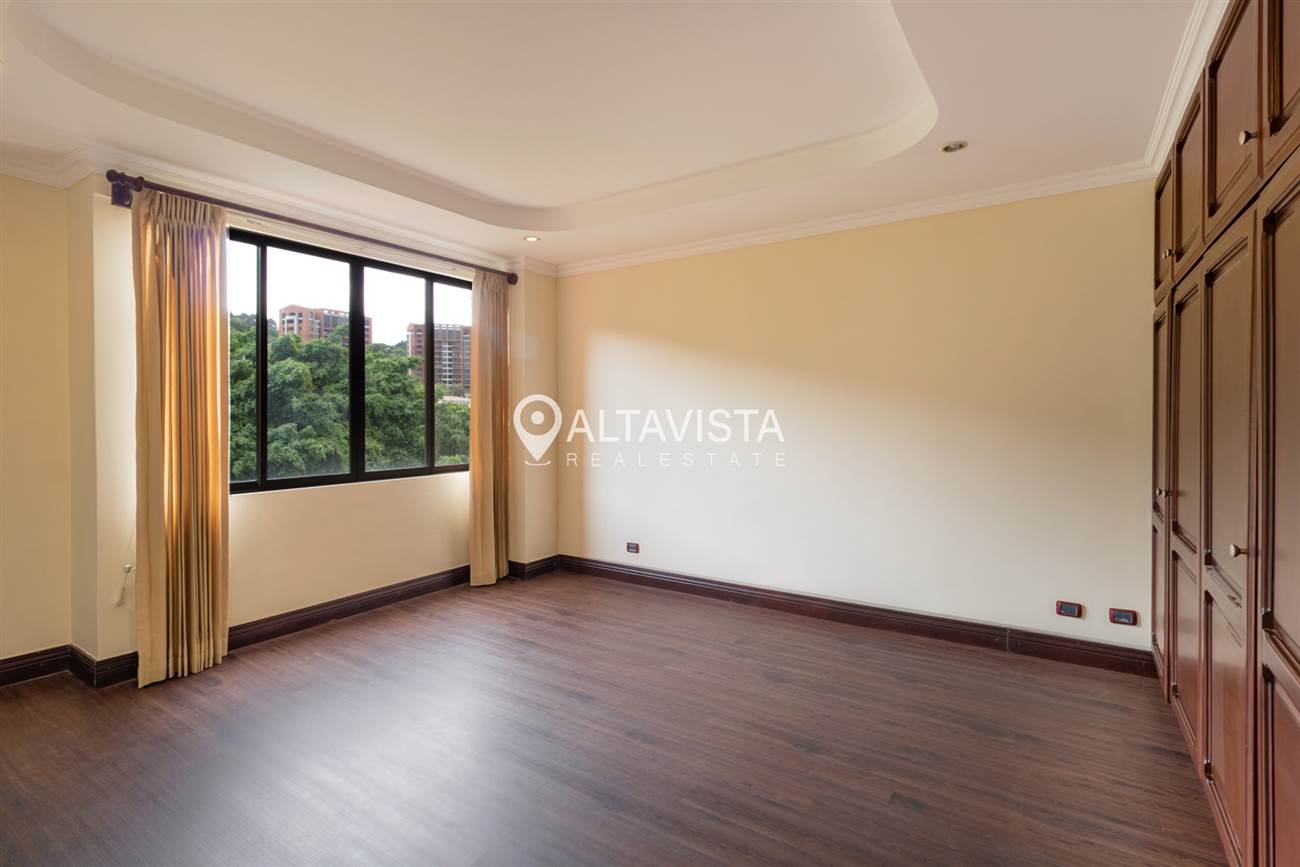 Apartamento en condominio Portofino Escazu