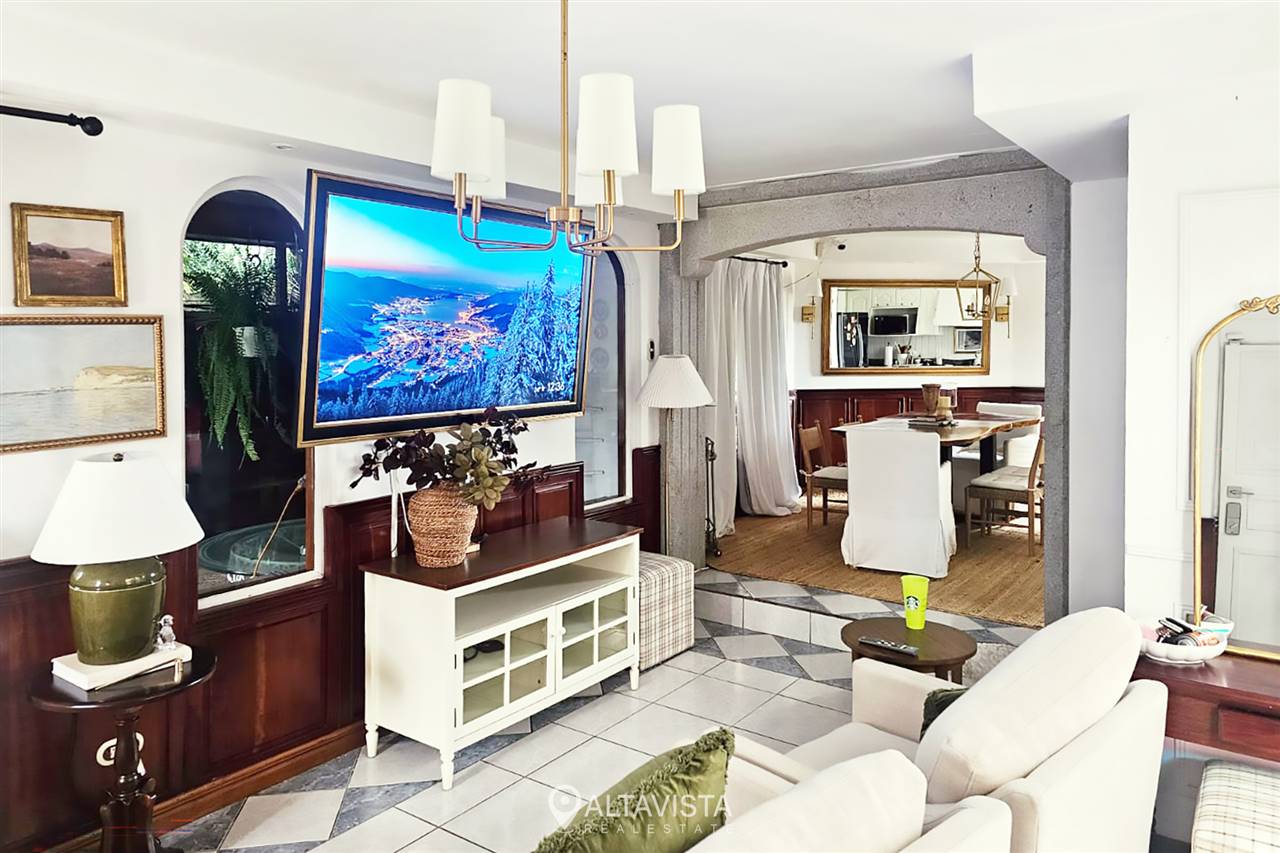 Residencia Esquinera en Calle Blancos