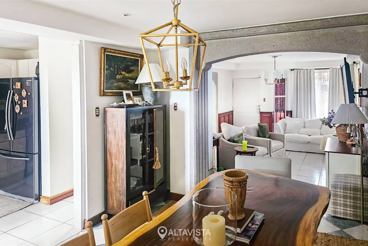 Residencia Esquinera en Calle Blancos