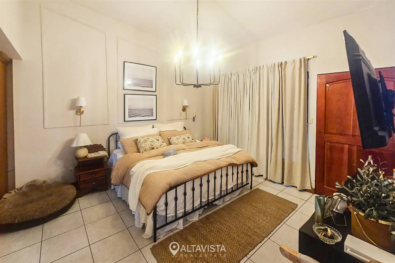 Residencia Esquinera en Calle Blancos