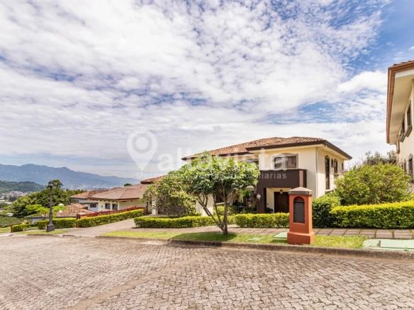 Casa en Condominio Ereganto