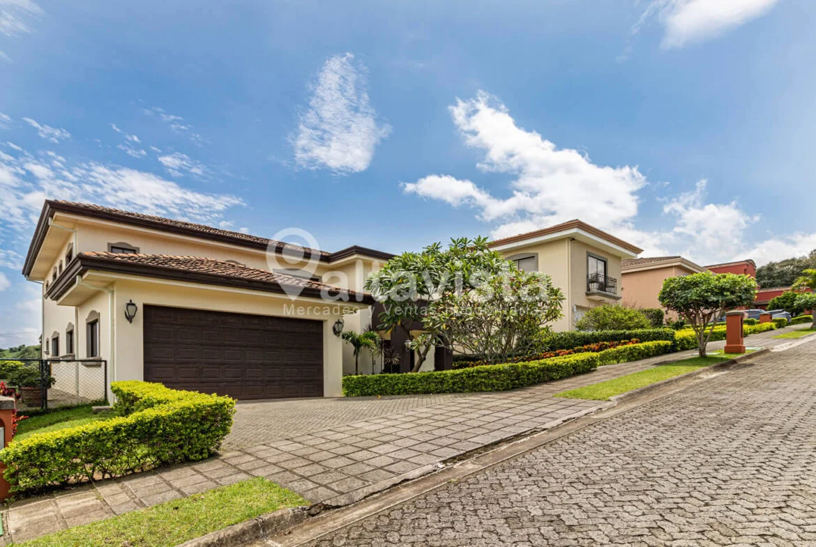 Casa en Condominio Ereganto