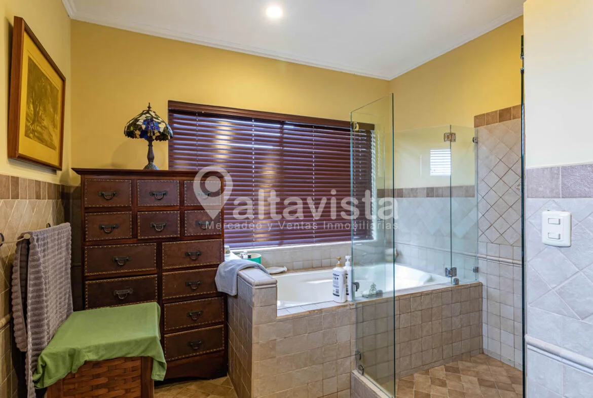 Casa en Condominio Ereganto