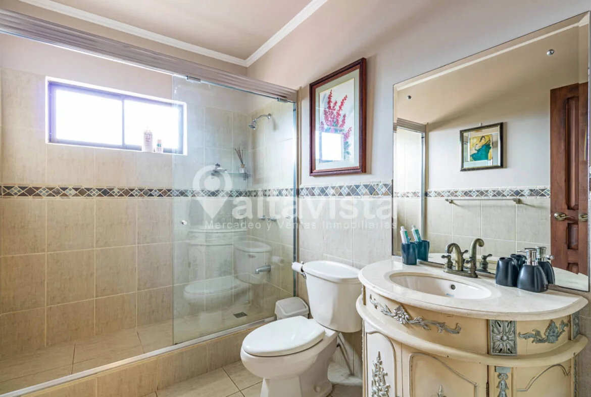 Casa en Condominio Ereganto