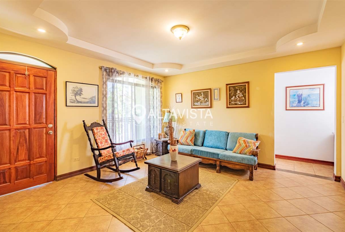 Casa en Venta Guayabos de Curridabat 3 Pisos