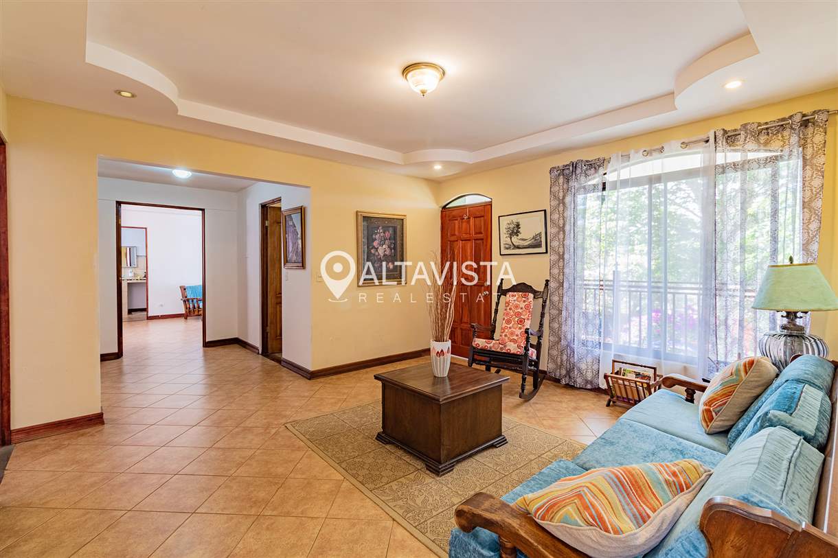 Casa en Venta Guayabos de Curridabat 3 Pisos