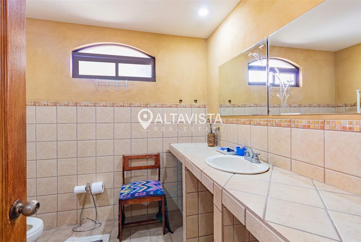 Casa en Venta Guayabos de Curridabat 3 Pisos