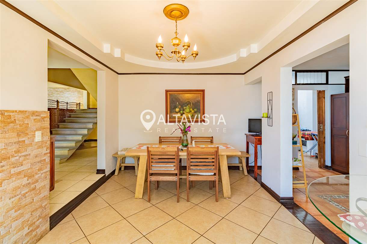 Casa en Venta Guayabos de Curridabat 3 Pisos
