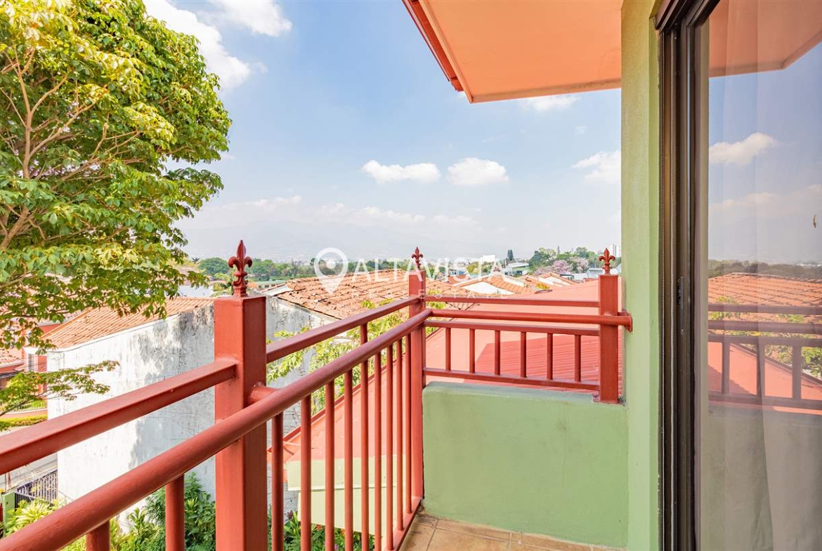 Casa en Venta Guayabos de Curridabat 3 Pisos