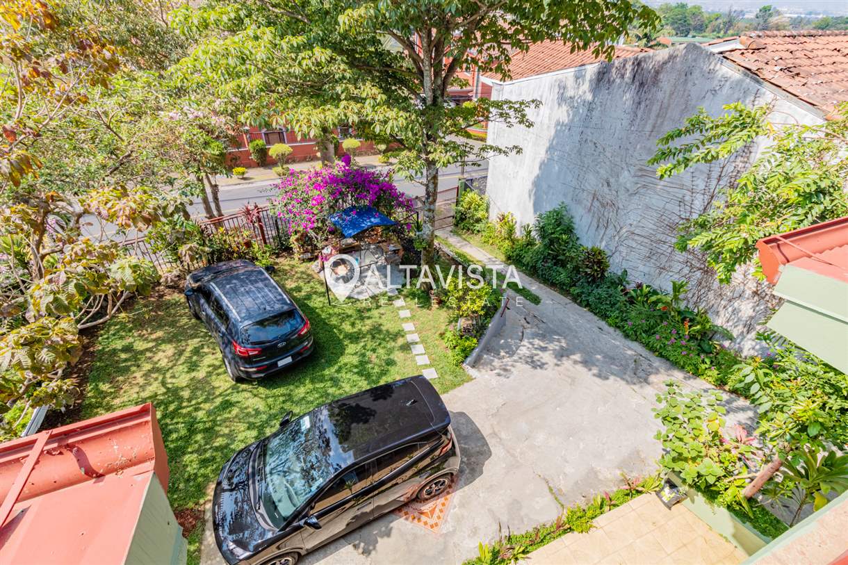 Casa en Venta Guayabos de Curridabat 3 Pisos