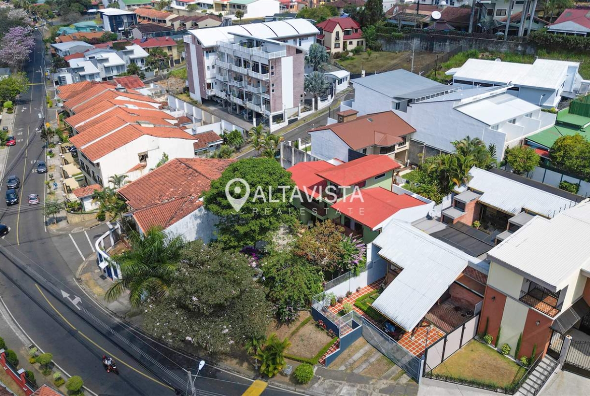Casa en Venta Guayabos de Curridabat 3 Pisos