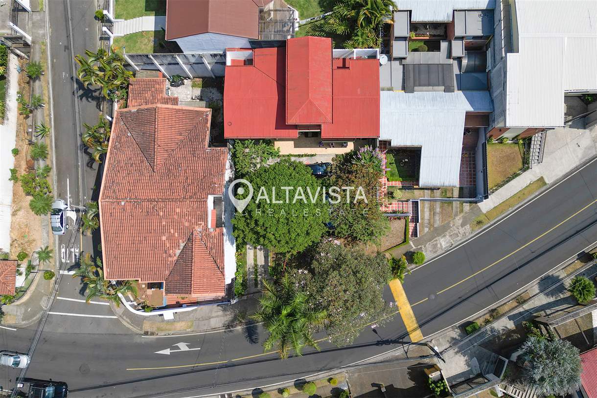 Casa en Venta Guayabos de Curridabat 3 Pisos