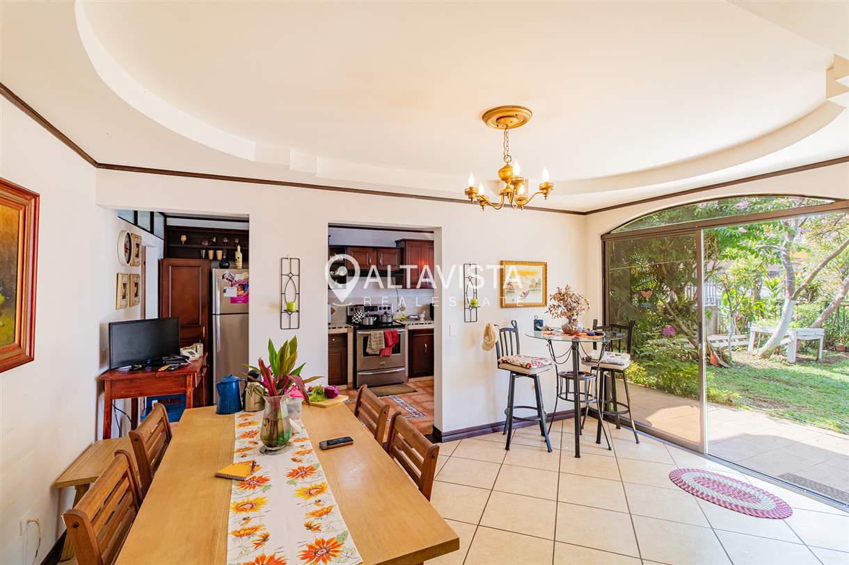 Casa en Venta Guayabos de Curridabat 3 Pisos