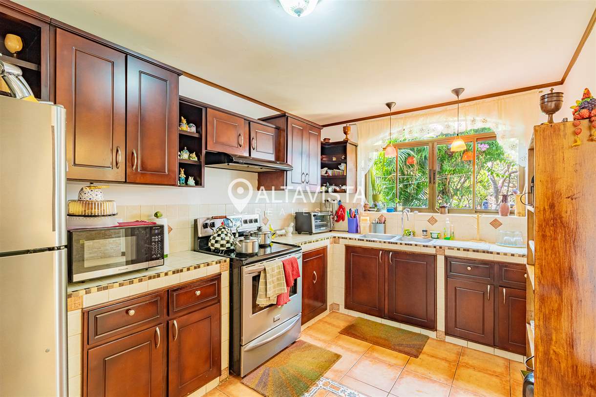 Casa en Venta Guayabos de Curridabat 3 Pisos