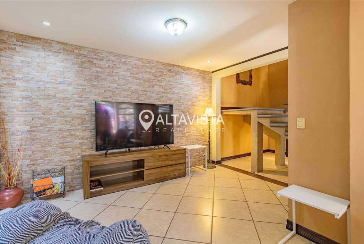 Casa en Venta Guayabos de Curridabat 3 Pisos