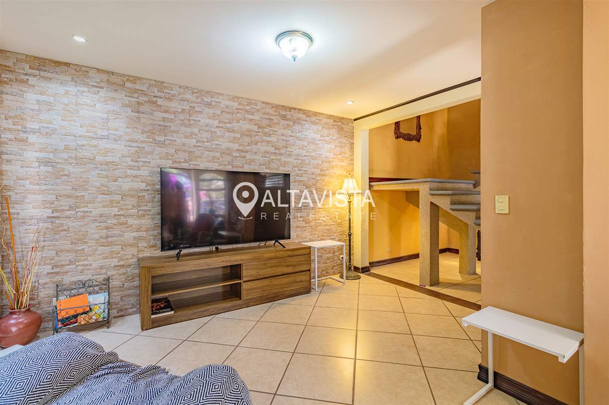 Casa en Venta Guayabos de Curridabat 3 Pisos