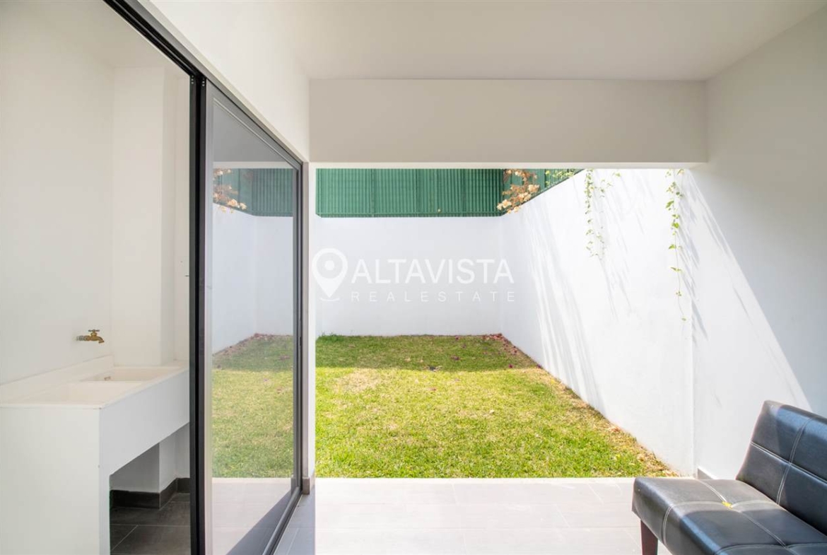 Casa en Venta Guayabos de Curridabat Por Aleste