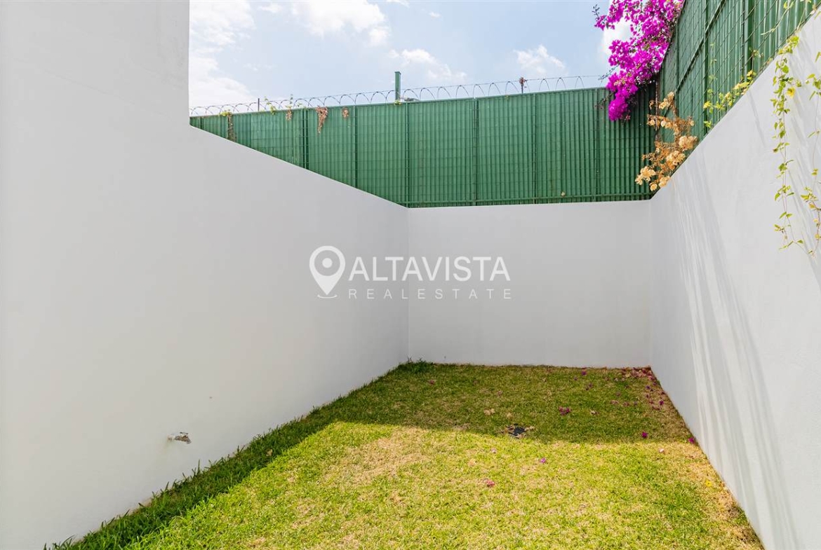 Casa en Venta Guayabos de Curridabat Por Aleste