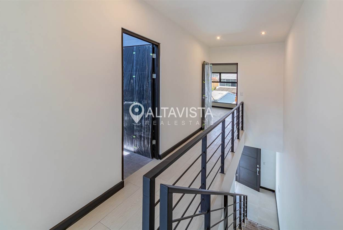 Casa en Venta Guayabos de Curridabat Por Aleste