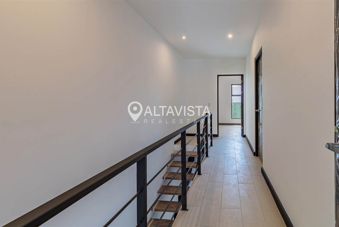 Casa en Venta Guayabos de Curridabat Por Aleste