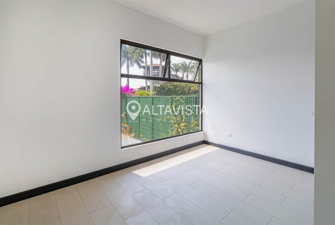 Casa en Venta Guayabos de Curridabat Por Aleste
