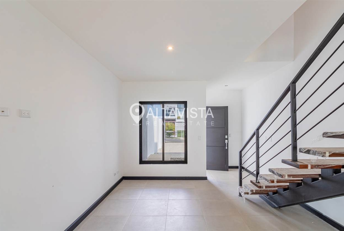 Casa en Venta Guayabos de Curridabat Por Aleste