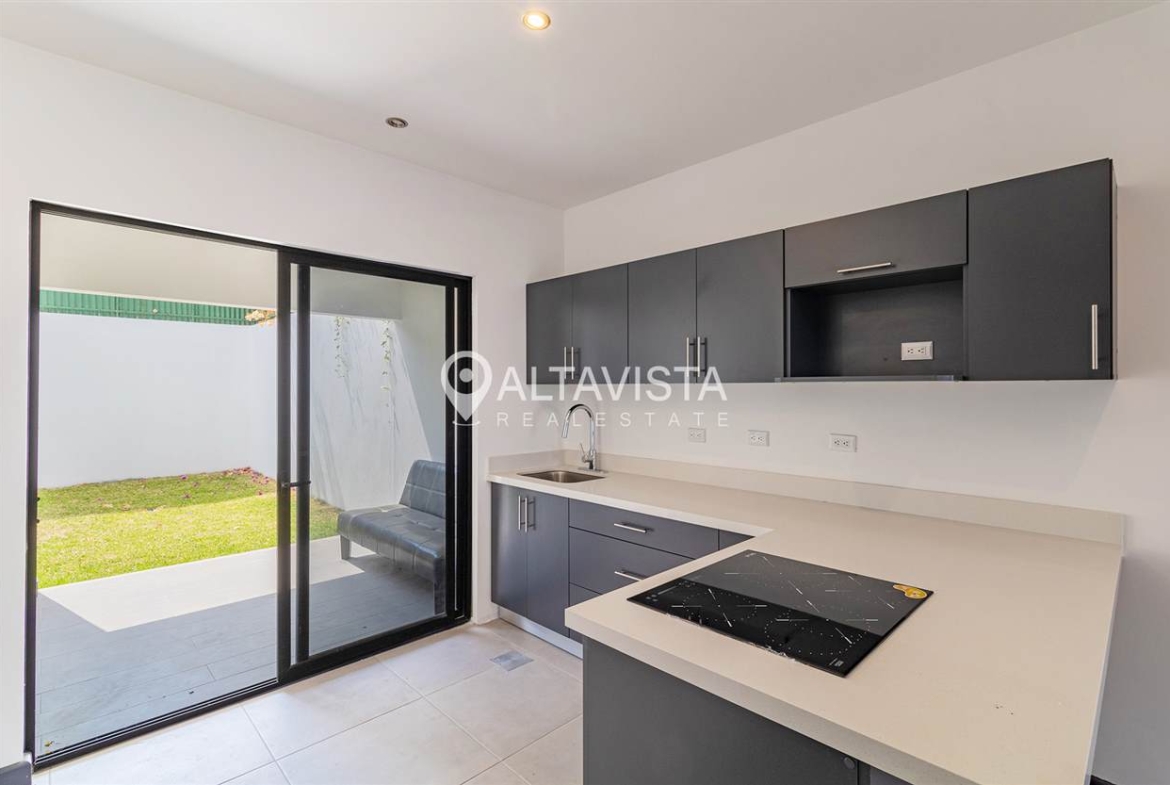 Casa en Venta Guayabos de Curridabat Por Aleste