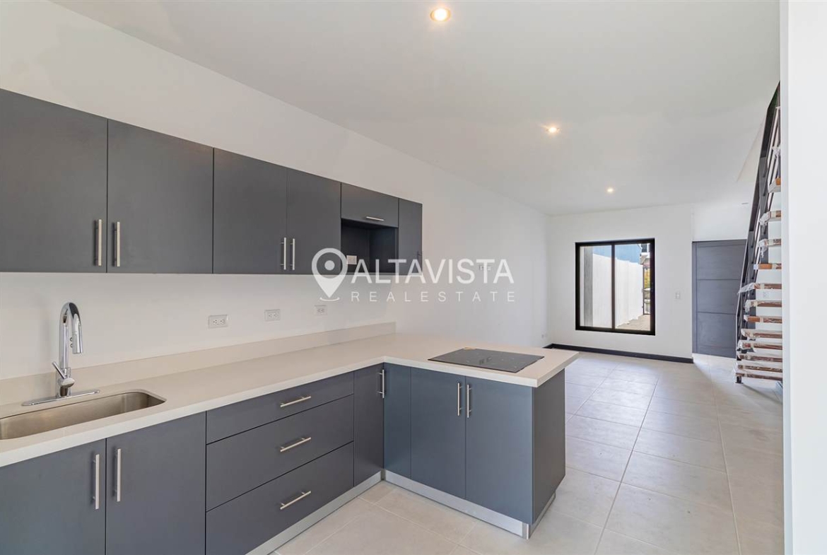 Casa en Venta Guayabos de Curridabat Por Aleste