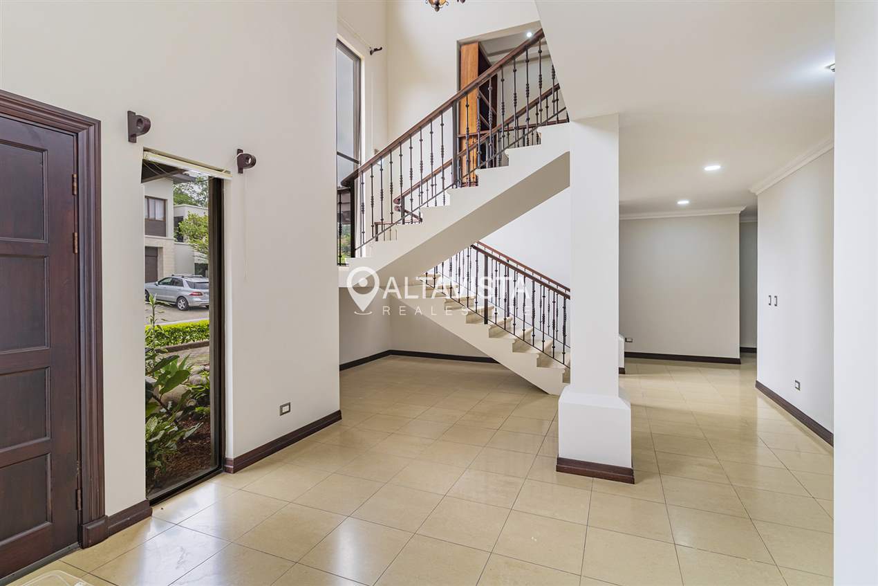 Casa en Venta - Hacienda Lindora - Santa Ana