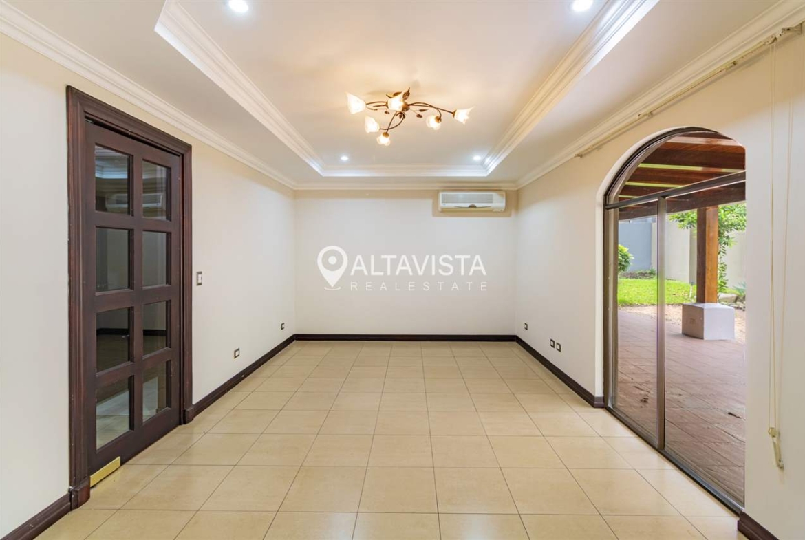 Casa en Venta - Hacienda Lindora - Santa Ana