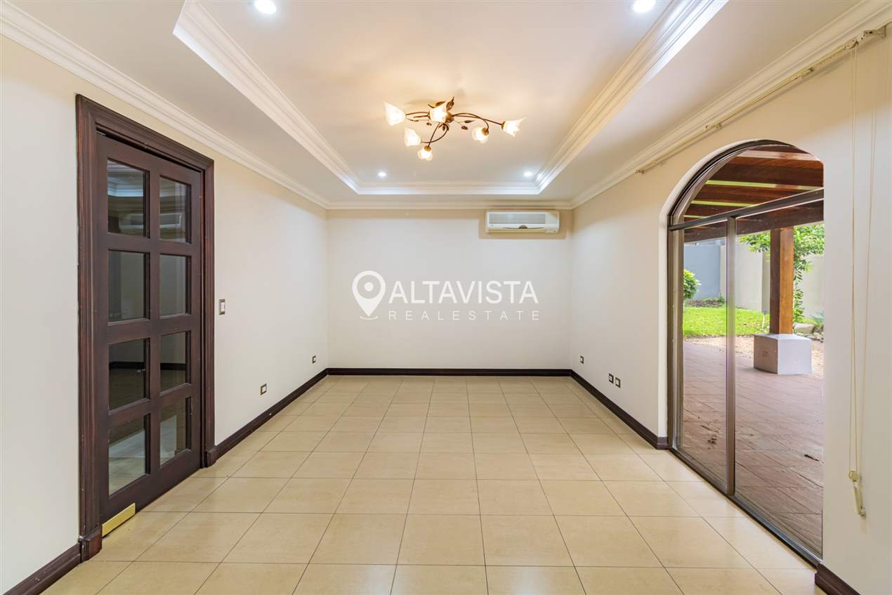 Casa en Venta - Hacienda Lindora - Santa Ana