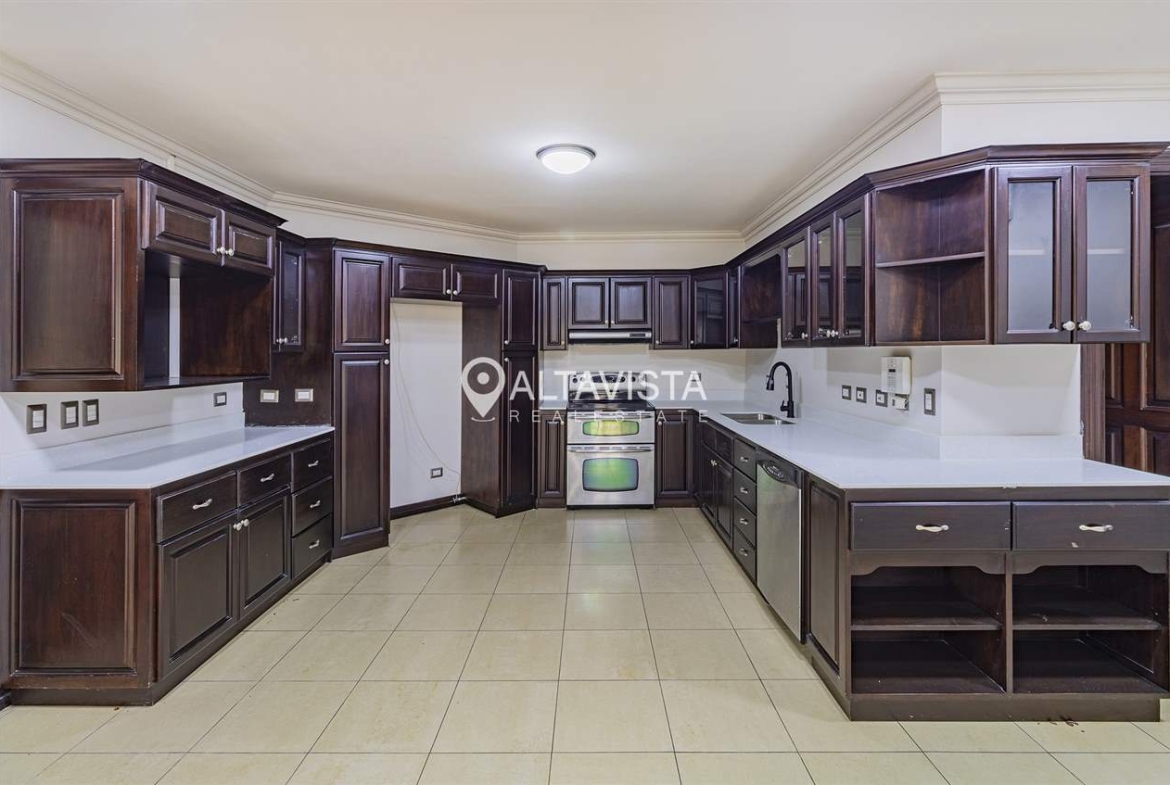 Casa en Venta - Hacienda Lindora - Santa Ana