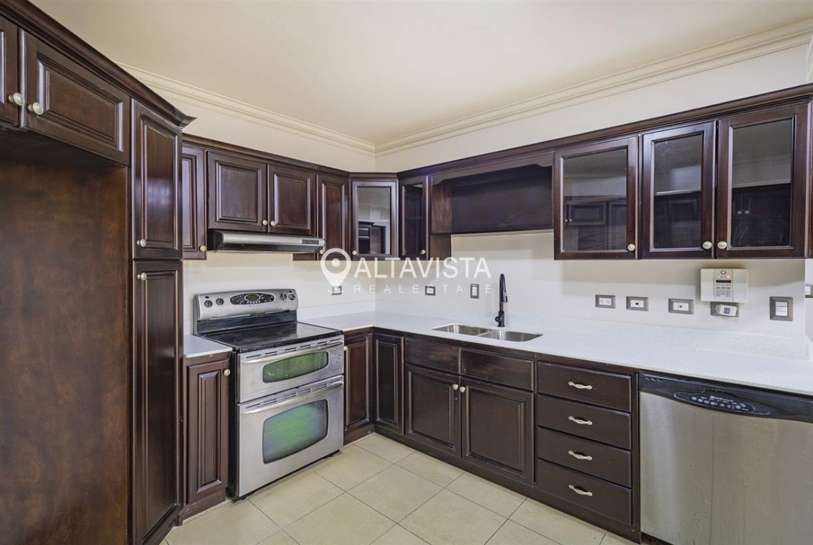 Casa en Venta - Hacienda Lindora - Santa Ana