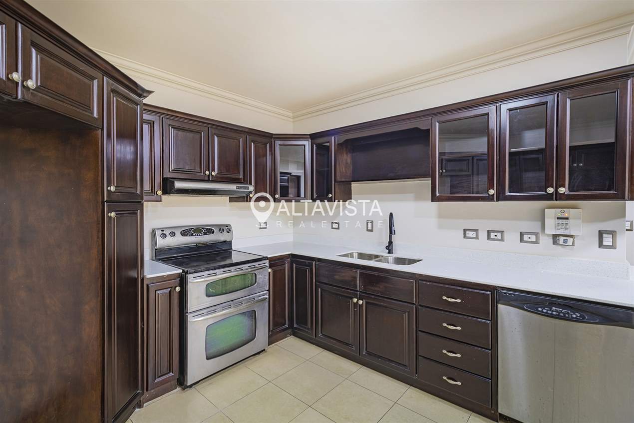 Casa en Venta - Hacienda Lindora - Santa Ana