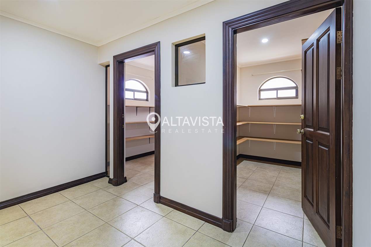 Casa en Venta - Hacienda Lindora - Santa Ana