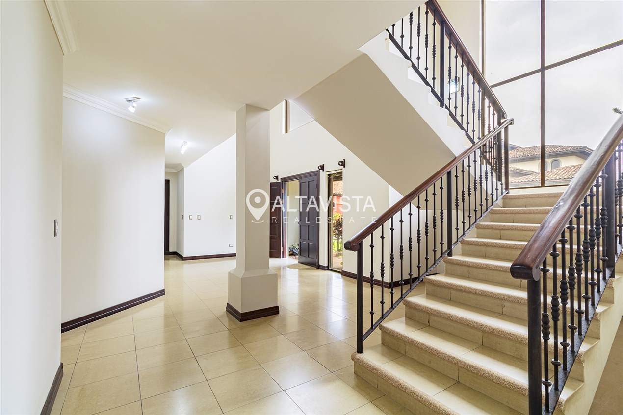 Casa en Venta - Hacienda Lindora - Santa Ana