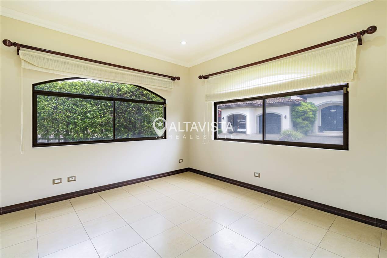 Casa en Venta - Hacienda Lindora - Santa Ana