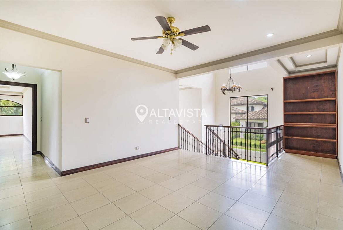Casa en Venta - Hacienda Lindora - Santa Ana
