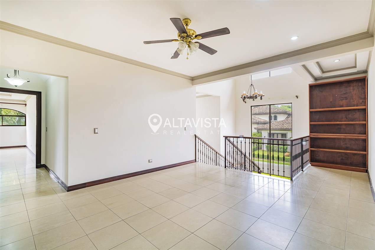 Casa en Venta - Hacienda Lindora - Santa Ana