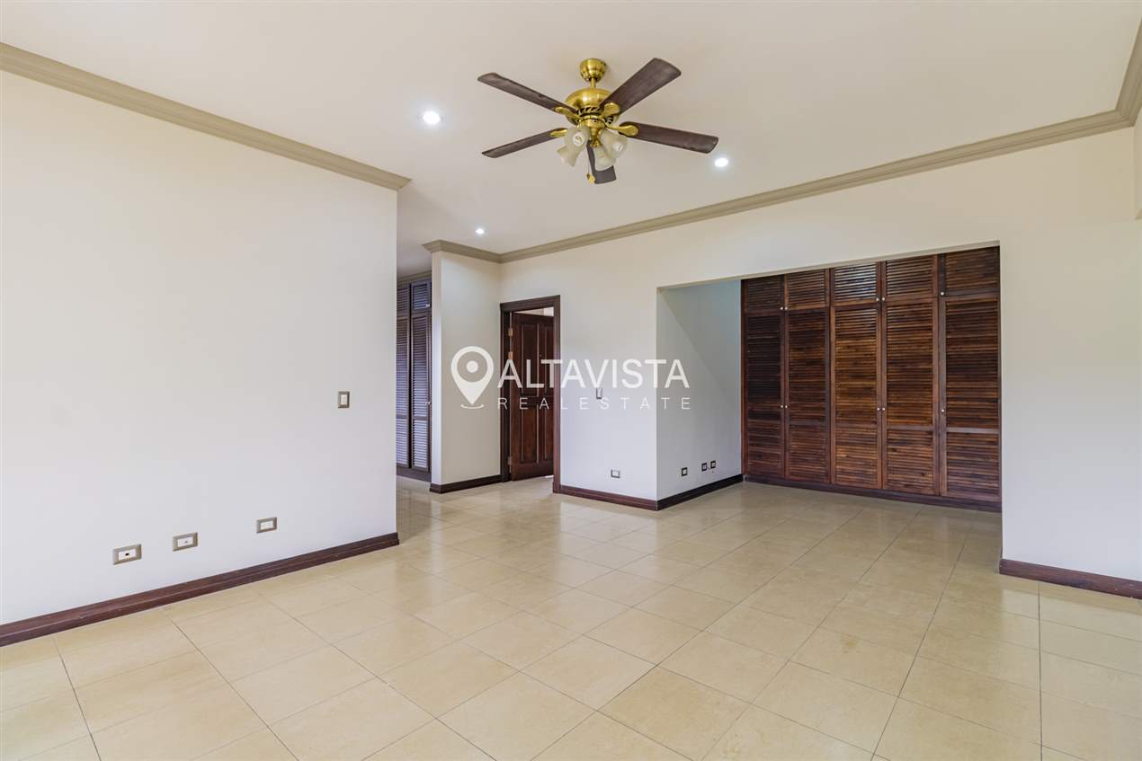 Casa en Venta - Hacienda Lindora - Santa Ana