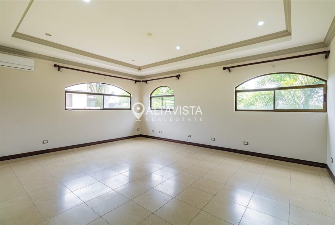 Casa en Venta - Hacienda Lindora - Santa Ana
