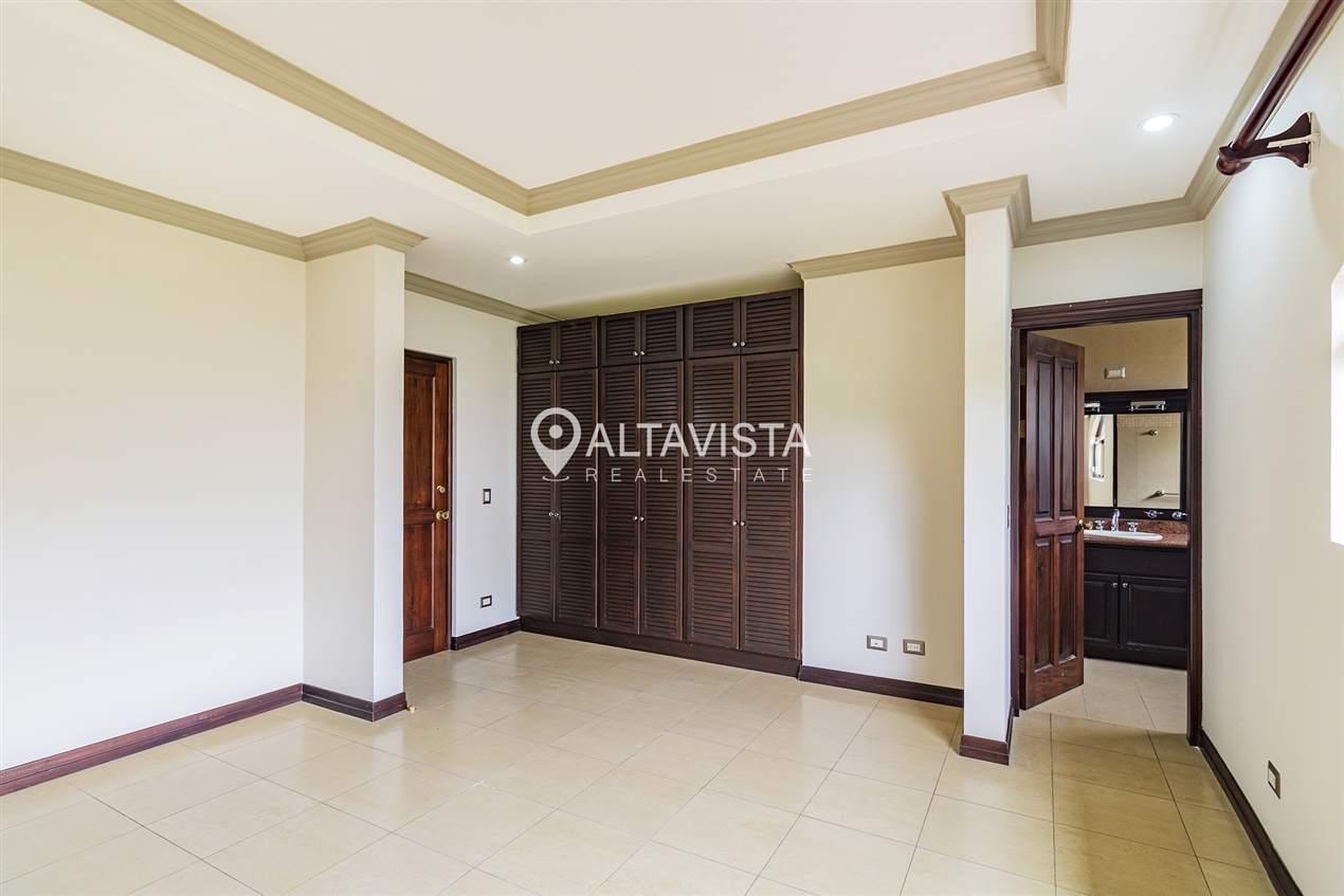 Casa en Venta - Hacienda Lindora - Santa Ana