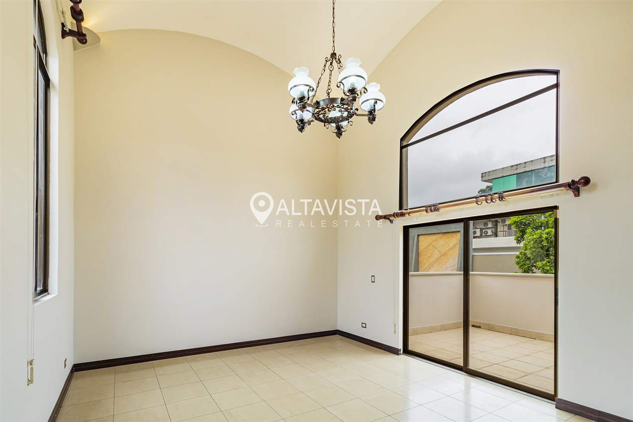 Casa en Venta - Hacienda Lindora - Santa Ana
